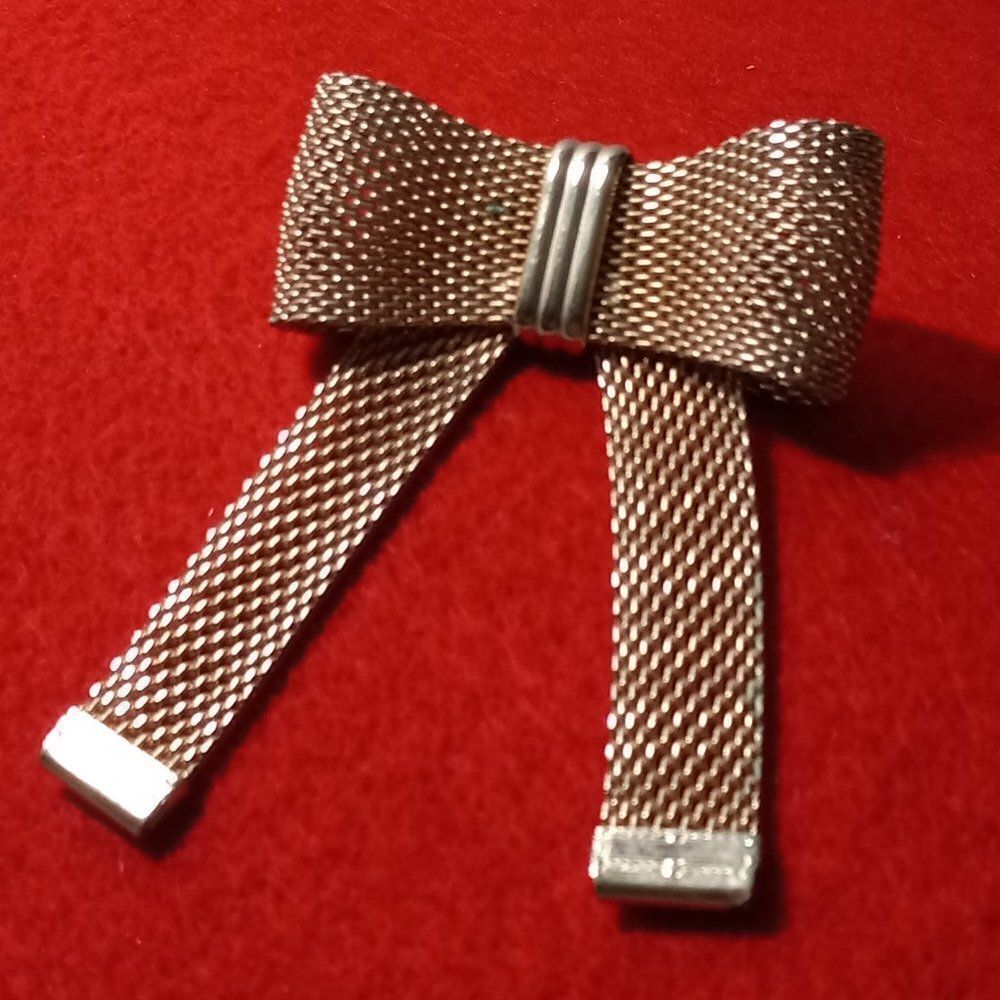 Vintage Mesh Gold Tone Metal Bow Brooch Cottagecore Grandmacore
